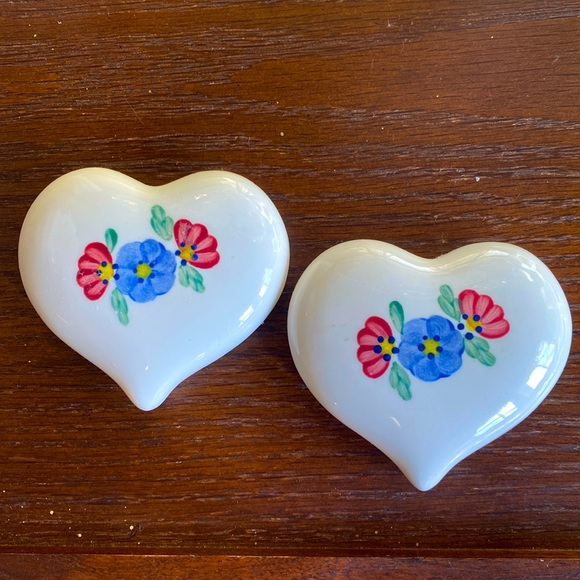 Vintage Homco Ceramic HEARTS 1216-BL, 2 Hand Painted Wall Hangings - Picture 1 of 5